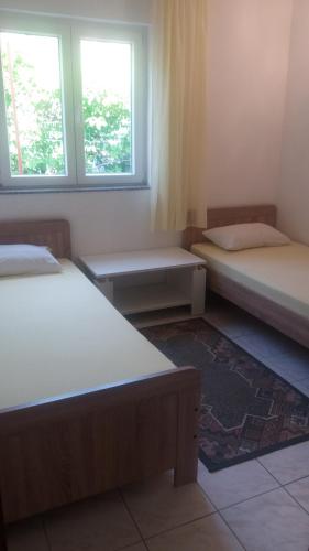 Postel nebo postele na pokoji v ubytování Apartman Viktor