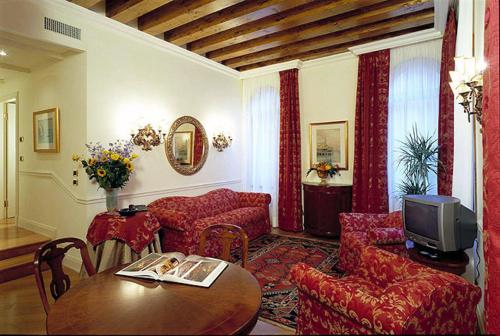 Suites Torre Dell'Orologio Image