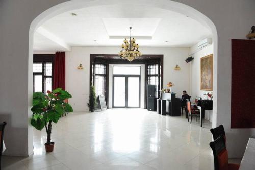 a living room with a chandelier in a building at Casa Remo - Guesthouse in Turda