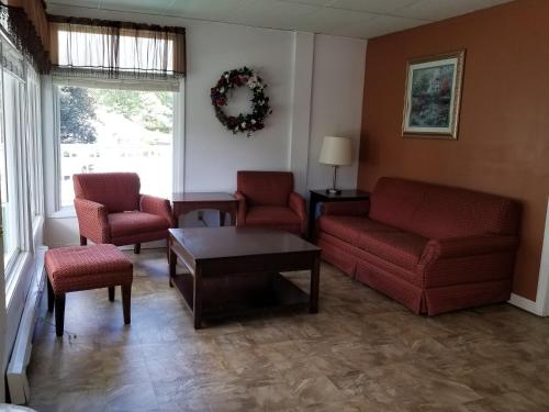 Lido Motel Lake Georgeにあるシーティングエリア