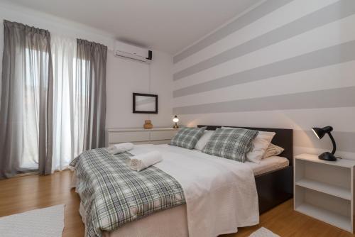 Ένα ή περισσότερα κρεβάτια σε δωμάτιο στο Apartments Vojin