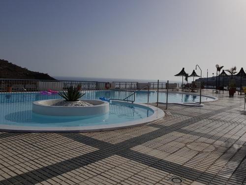 The swimming pool at or close to Guanabara Park - 7 Heaven apartments