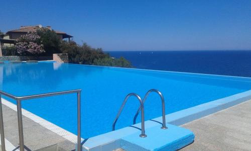 Bazén v ubytování Ladumar Sardinia nebo v jeho okolí