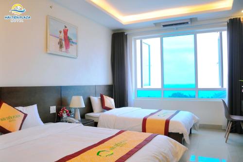 Un pat sau paturi într-o cameră la Hai Tien Plaza Hotel