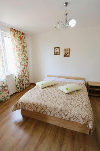 a bedroom with a bed with two pillows and a window at Пансионат "Скиф-Мурок" in Bosteri