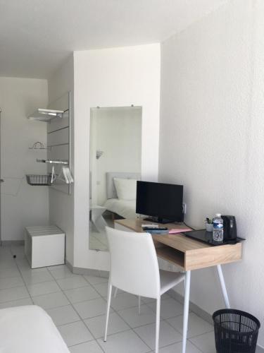 Kuchyň nebo kuchyňský kout v ubytování Hotel La Clé