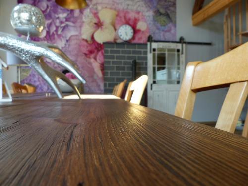 a wooden table in a dining room with a table at Ferienhaus Arendsee in Arendsee