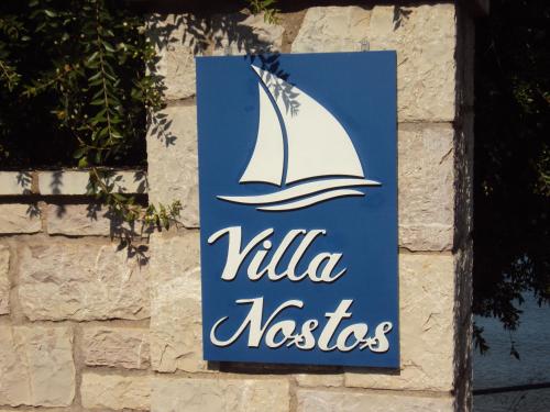 Sijil, anugerah, tanda atau dokumen lain yang dipamerkan di Villa Nostos