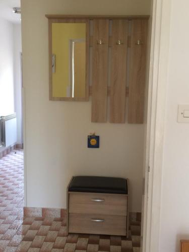 a room with a drawer and a mirror and a cabinet at Apartment Tinna in Cres