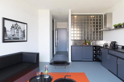 a kitchen with a couch and a table at 2L Hof van Holland apartments in Noordwijk
