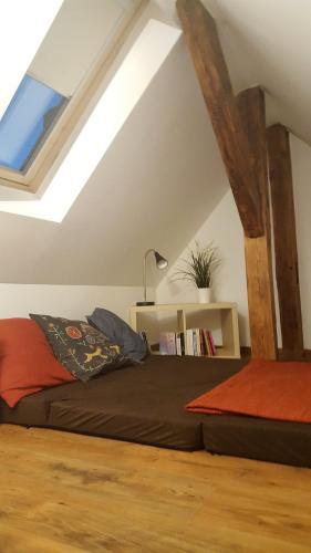 a bedroom with a bed and a window at Apartament Przy Rynku in Opole