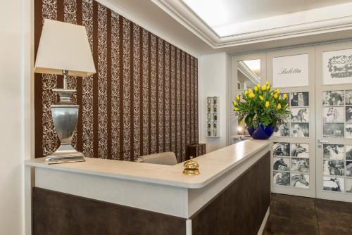 a home office with a desk and a lamp at La Sosta Hotel in Vestone