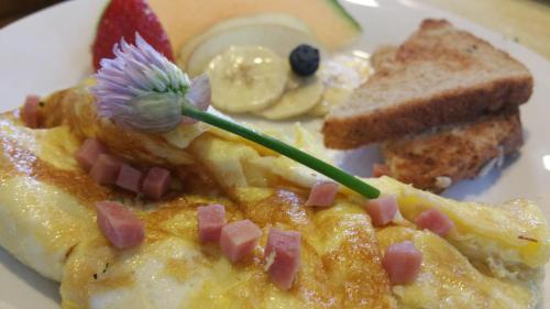 B&Bの敷地内または近くでの食事または食べ物