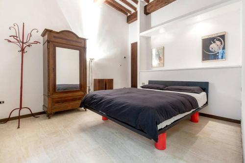 Кровать или кровати в номере Independent apartment