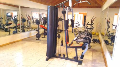 a gym with several treadmills and exercise bikes at Hotel Punakora Aconcagua in San Felipe