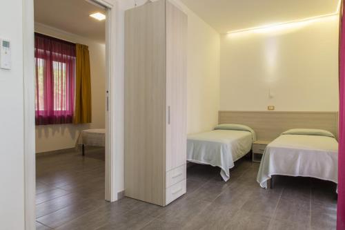 Ένα ή περισσότερα κρεβάτια σε δωμάτιο στο LUZIA AGRIRESORT Amazing Nature Atmosphere