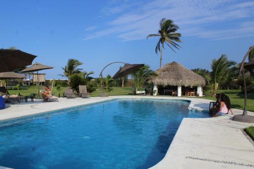 Bazén v ubytování Hotel Taboga Eco Boutique & Spa Costa Esmeralda nebo v jeho okolí