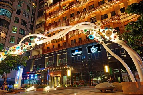 a building with a sculpture in front of it at Hotel Royal Beitou in Taipei