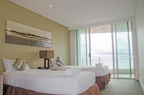 Katil atau katil-katil dalam bilik di Kirra Surf Apartments