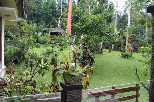 Сад в Tegal Jero Homestay