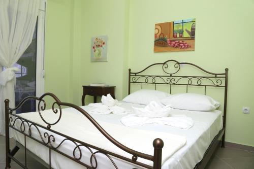 A bed or beds in a room at Konstantinos Luxury Apartment