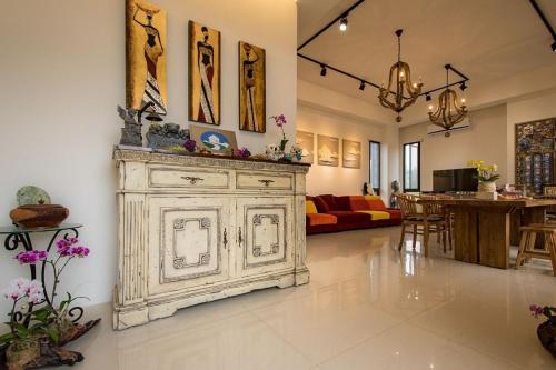 a living room with a large white cabinet in a room at Hu Moon Lake in Zhixue