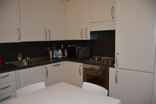 A kitchen or kitchenette at Il Fortino - The Refuge