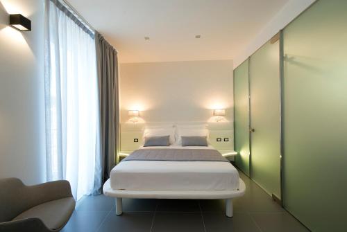 a bedroom with a white bed and a window at Gatto Bianco Mia Aparthotel in Milan
