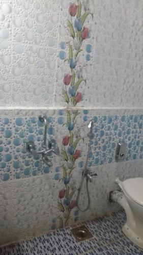 Ένα μπάνιο στο Aguiar Guest House