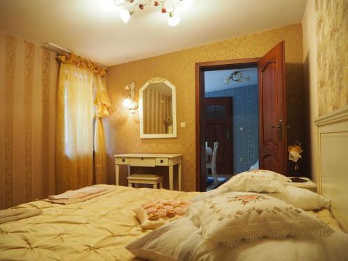a bedroom with a bed and a sink and a mirror at Hotel EUROPA - Górnicza Strzecha in Szklarska Poręba