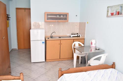 Kuchyň nebo kuchyňský kout v ubytování Ainalis Apartments