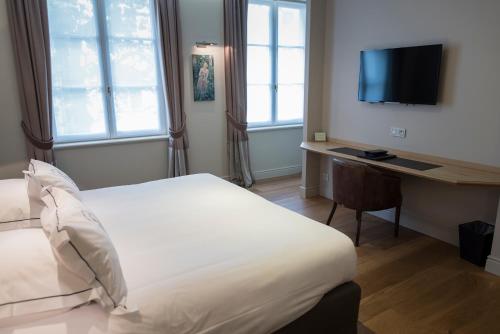 Postel nebo postele na pokoji v ubytování Hotel Le Dixseptième