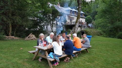 a group of people sitting at a picnic table at Moulin de la Fayolle in Blot-lʼÉglise