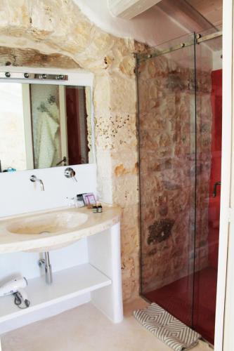 Bilik mandi di Palazzo Camarda B&B