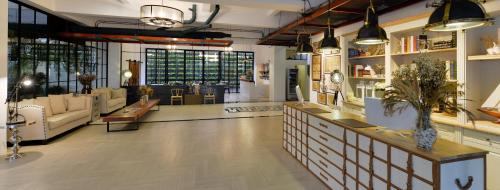 a large room with a lobby with couches and a salon at Ruenthip Pattaya in Pattaya North