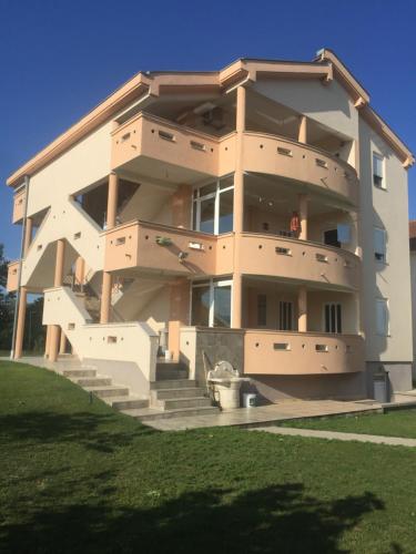 Edificio en el que se encuentra el apartamento