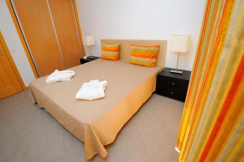 En eller flere senge i et værelse på Oceano Atlantico Apartamentos Turisticos