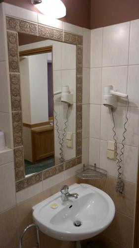 Bilik mandi di Hotel Secesja