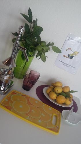 a tray with a plate of fruit on a table at I'MC IoAMoCagliari in Cagliari