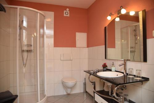 a bathroom with a sink and a shower and a toilet at Schlafen in Weimar in Weimar