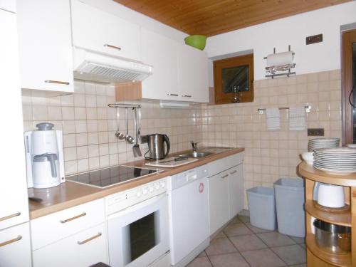 Dapur atau dapur kecil di Ferienhaus Römerhütte