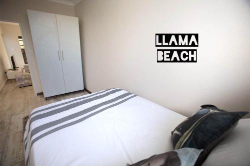 Postel nebo postele na pokoji v ubytování Lamabeach city farm
