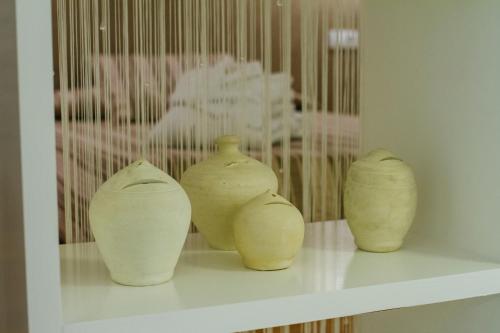 three vases sitting on a shelf in a museum at La Casa dels Abeuradors in Gandesa