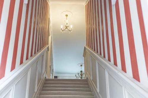 a stairway with a red and white striped wall at La Zarabba Boutique Hotel in Ponti Sul Mincio