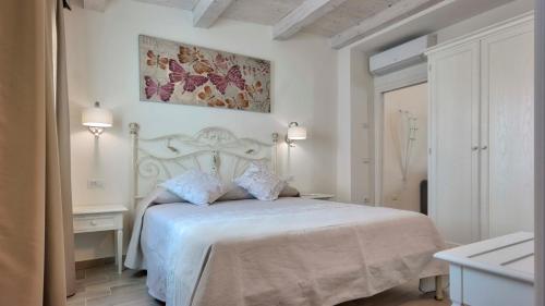 Postel nebo postele na pokoji v ubytování Smart Suite & Apartments