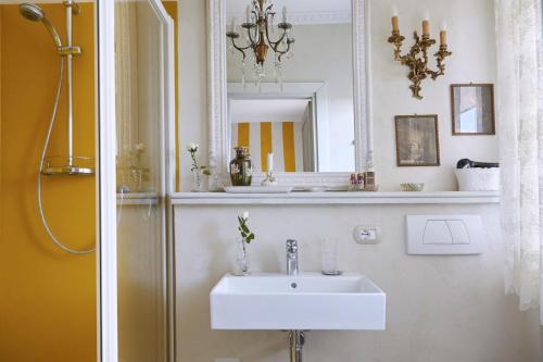 a bathroom with a sink and a mirror at La Zarabba Boutique Hotel in Ponti Sul Mincio