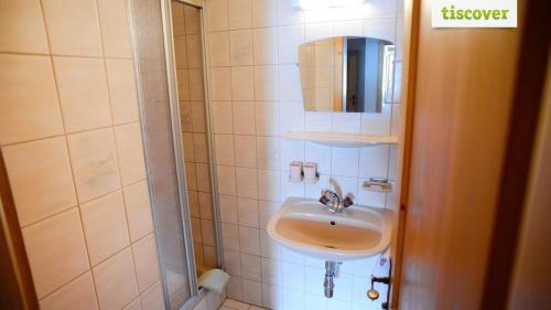 Koupelna v ubytování Gastehaus Wolf