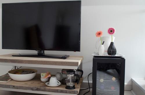 Příslušenství pro přípravu čaje a kávy v ubytování upstairs9000