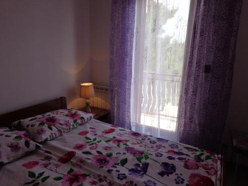 I & S Apartments