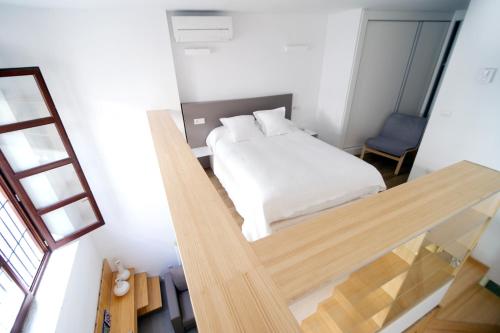 Ένα ή περισσότερα κρεβάτια σε δωμάτιο στο Smart Suites Albaicin